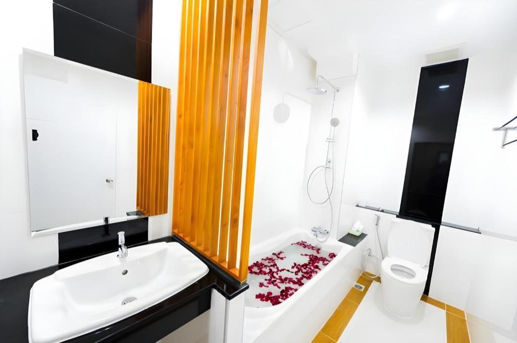 Gt Residence Hotel Buriram Exterior photo