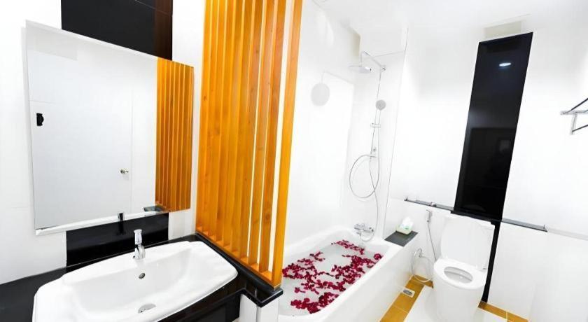Gt Residence Hotel Buriram Exterior photo