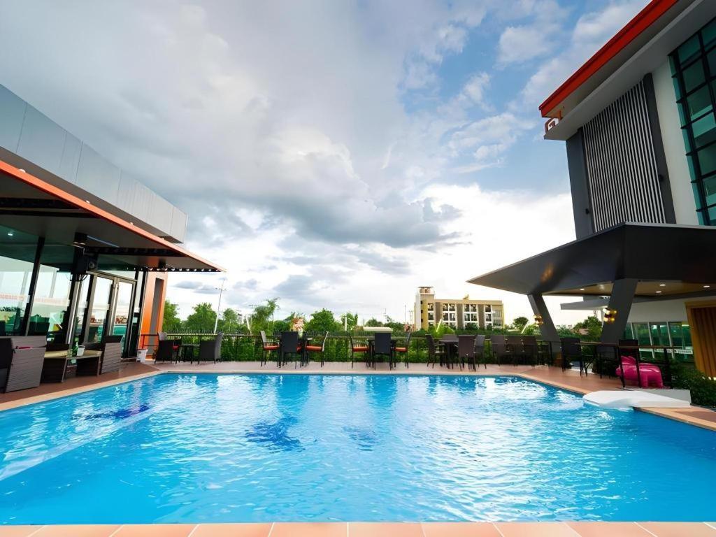Gt Residence Hotel Buriram Exterior photo