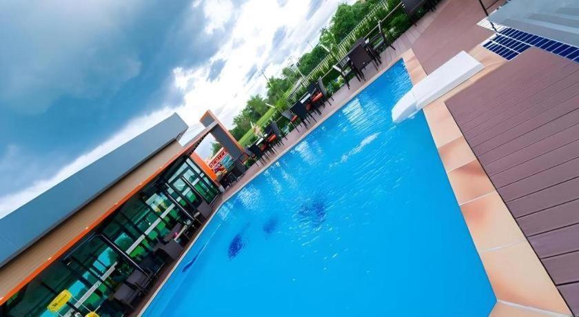 Gt Residence Hotel Buriram Exterior photo